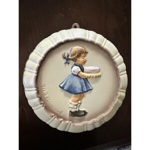 1989 Vintage M.J. Hummel Goebel Girl With Cake Kitchen Wall Hanging Mold VTG